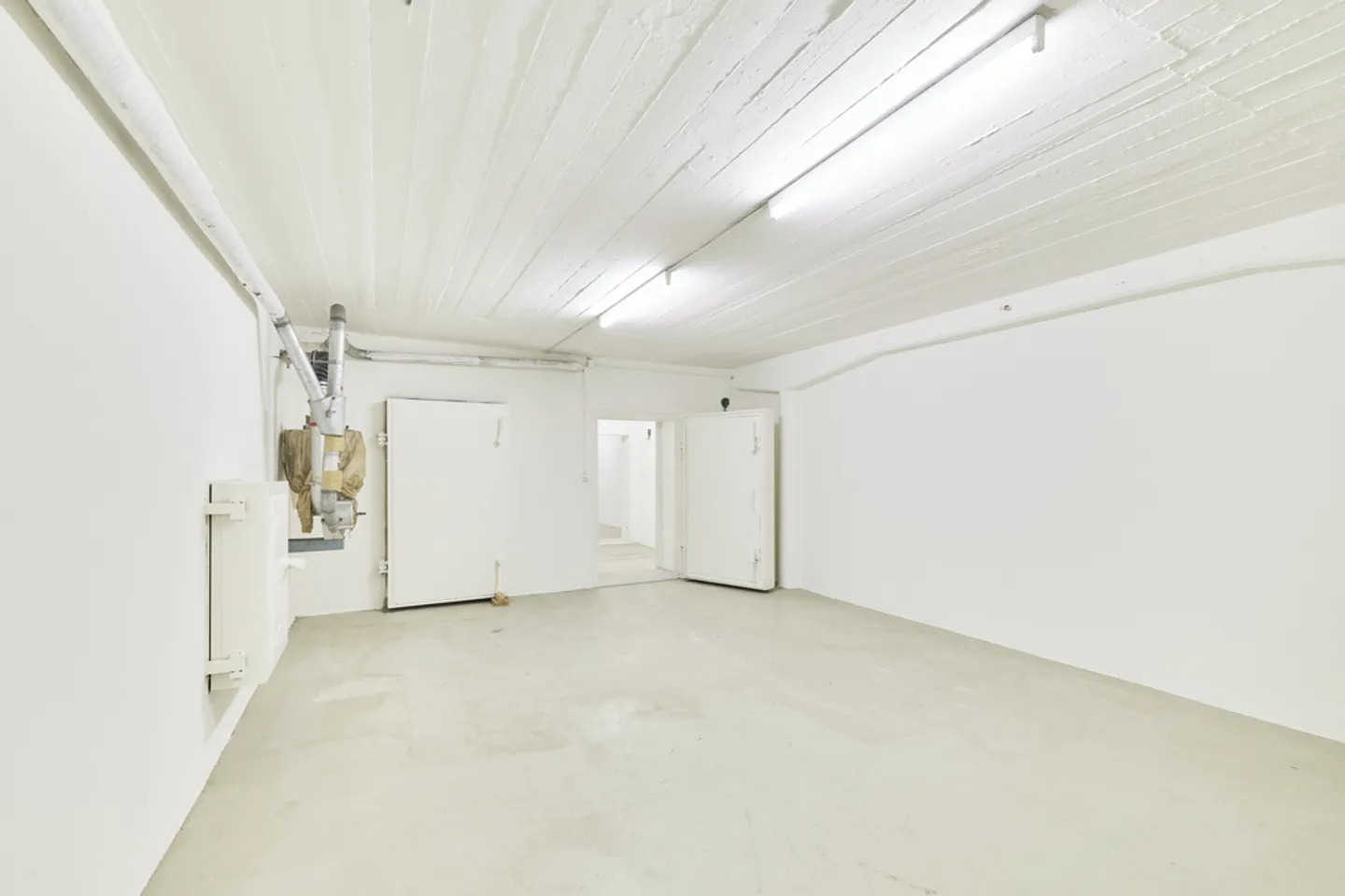 Espace commercial spacieux à louer dans un excellent emplacement - Photo 9 sur 11