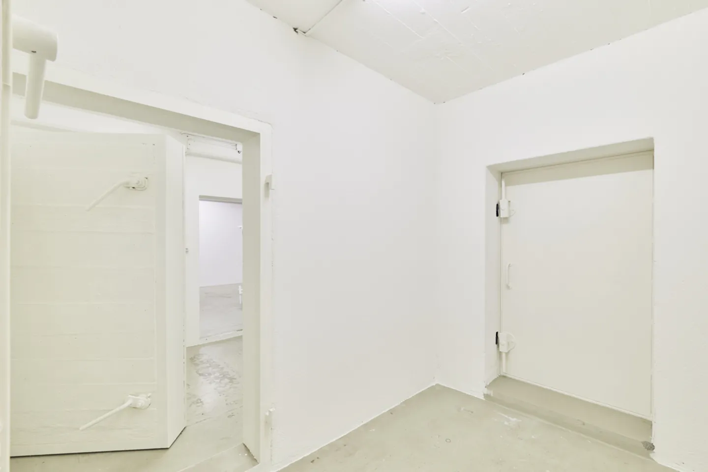 Espace commercial spacieux à louer dans un excellent emplacement - Photo 10 sur 11