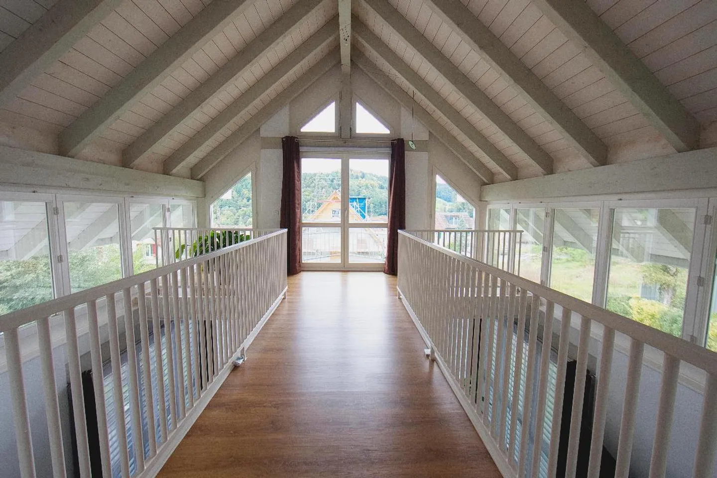 «Modernes 6½ Zi. Einfamilienhaus an sonniger Lage mit Weitsicht!» - Foto 6 von 10