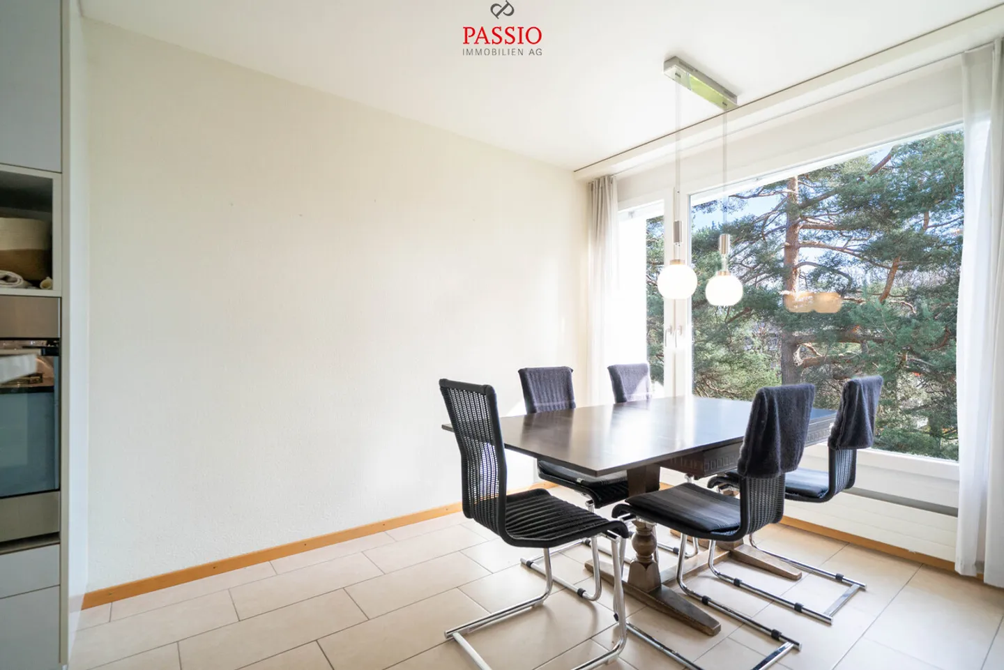 Charmante appartement 3,5 pièces avec 2 balcons et vue sur la verdure - Photo 6 sur 23