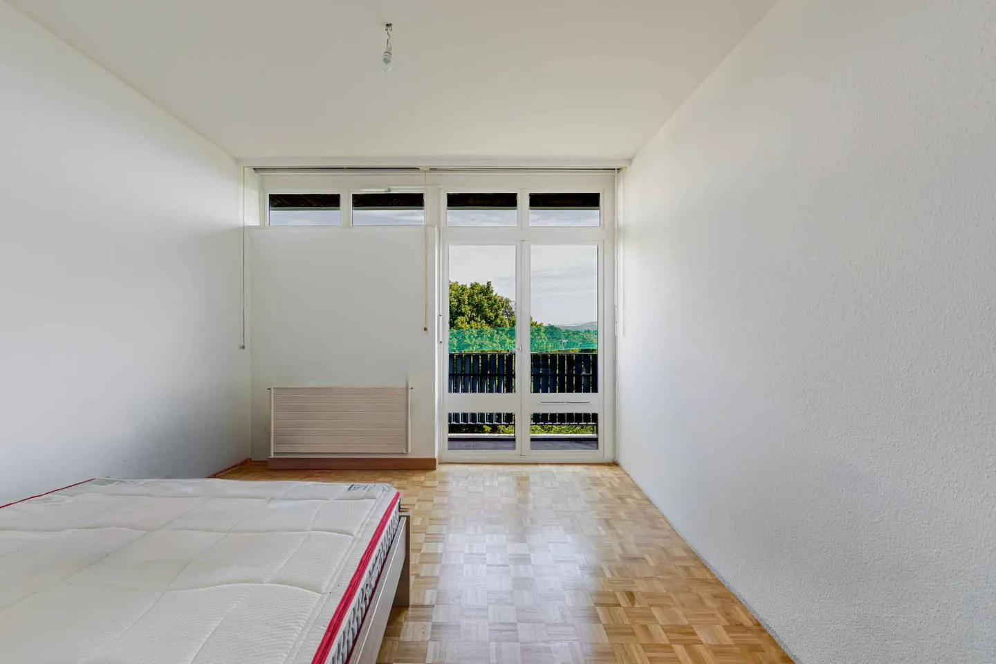 Spacious Apartment with Lake View - Photo 8 of 9