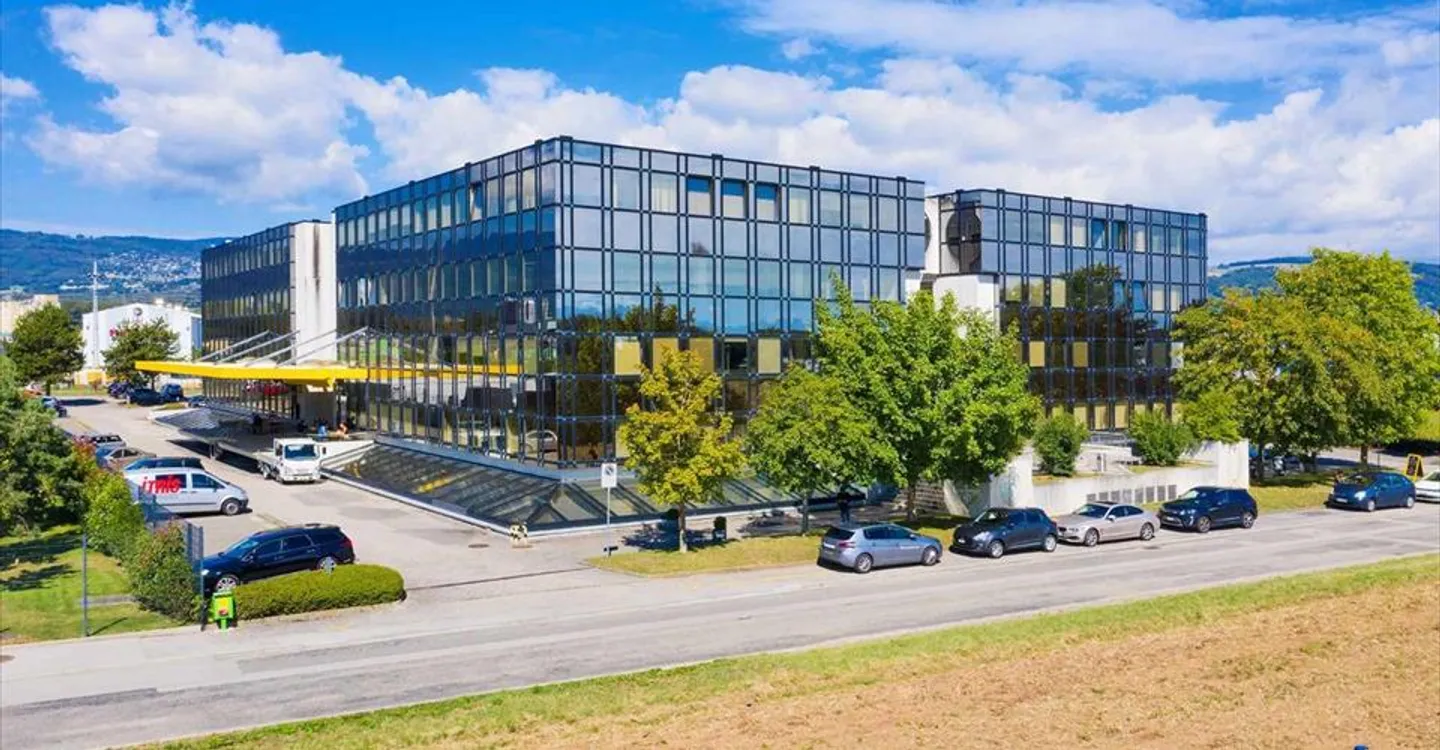 Office space for rent - Photo 1 of 13