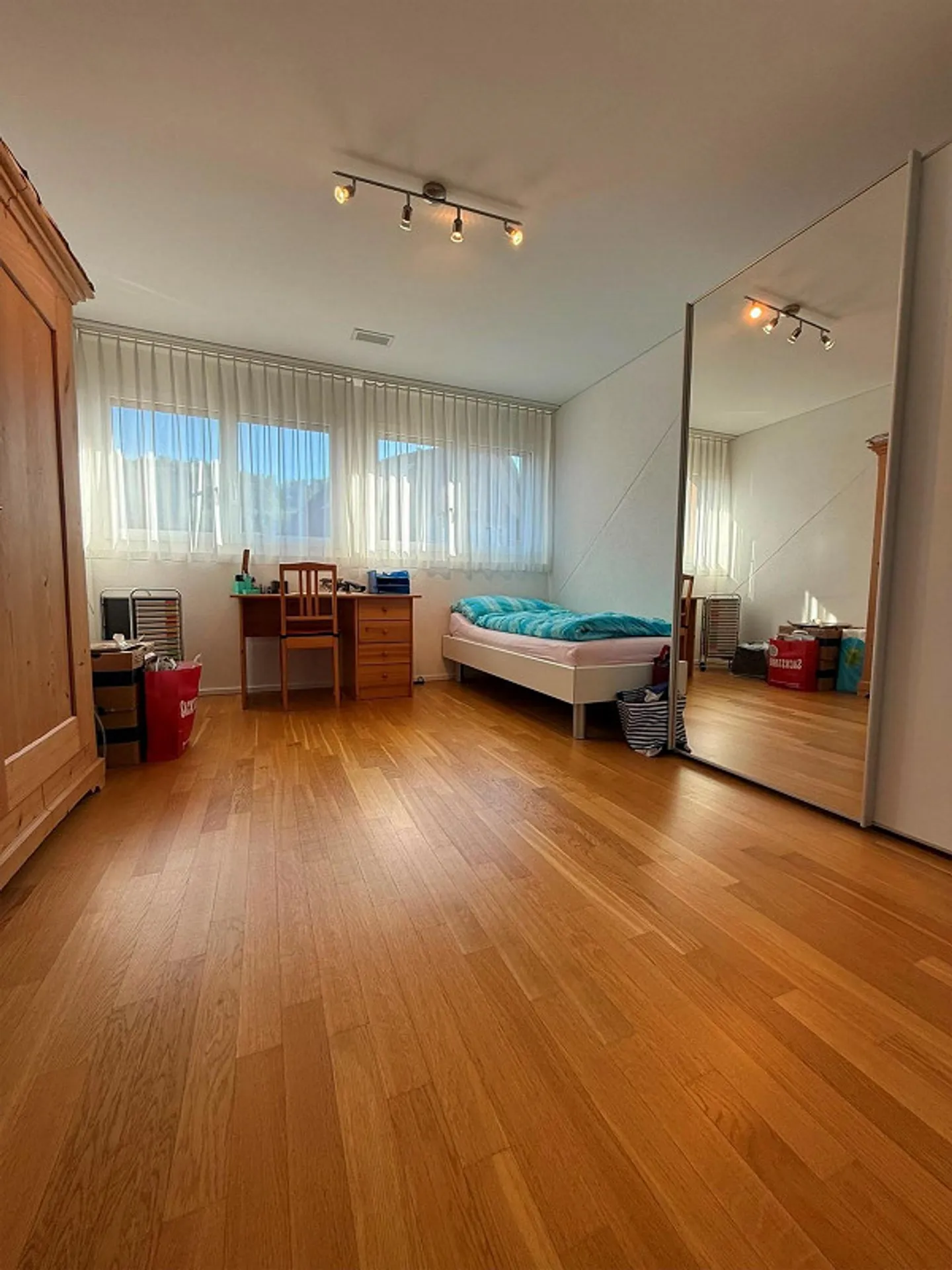 Appartamento di alta qualità con 3,5 stanze nel centro del villaggio - Foto 4 di 13
