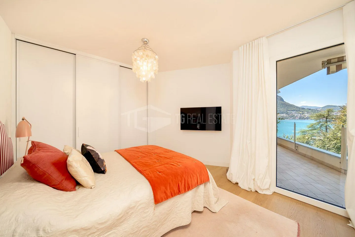 Elegant contemporary architecture with lake view in Castagnola. 3.5 rooms - Photo 8 of 13