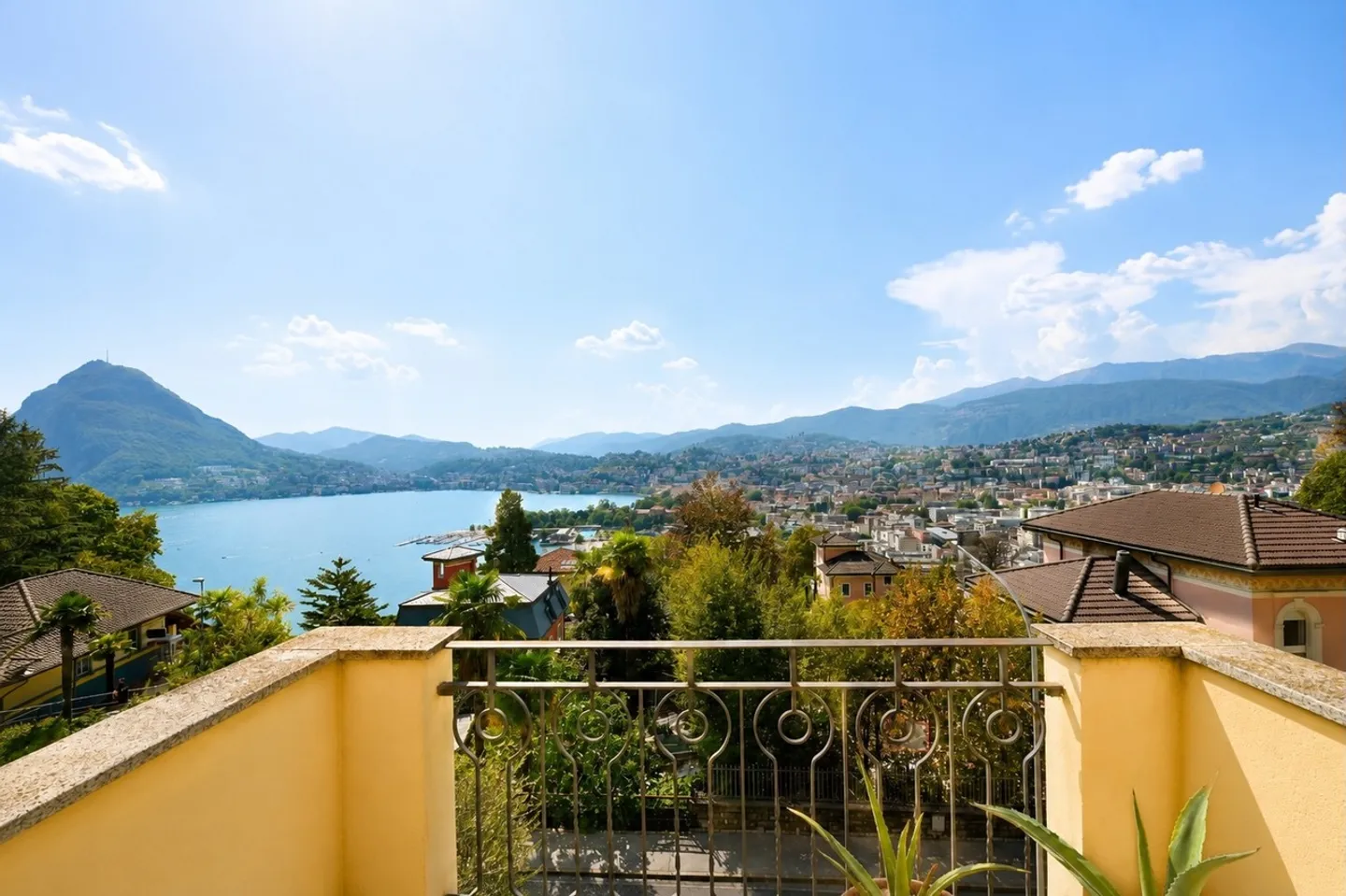 Elegante Appartamento con Vista Panoramica sul Lago e Monti - Photo 4 of 13