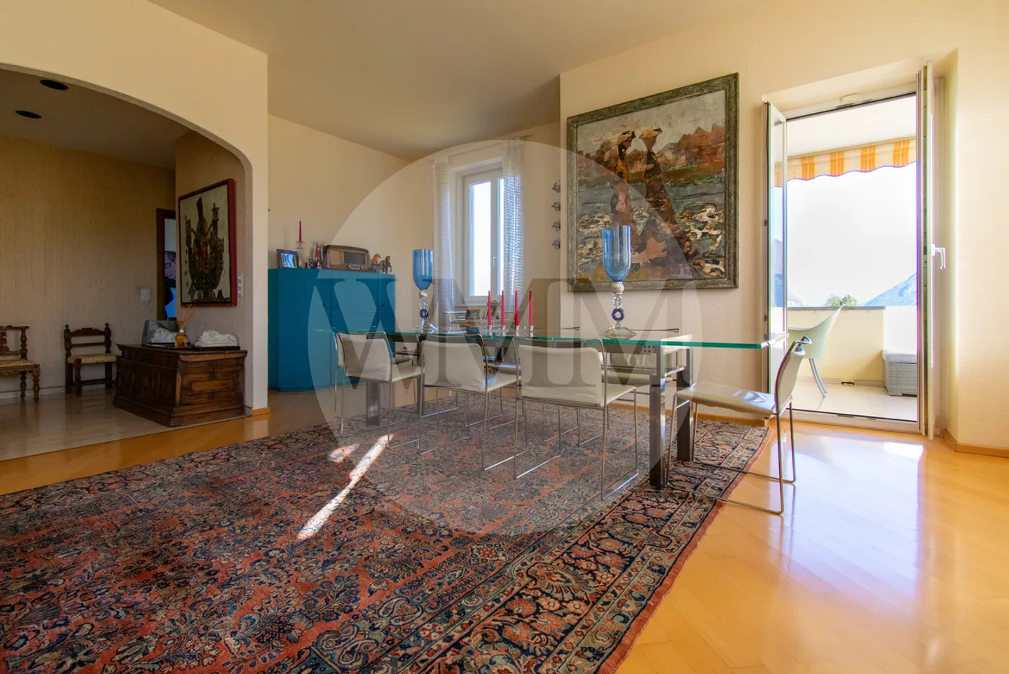 CHARME D’ÉPOQUE ET CONFORT MODERNE : ÉLÉGANT APPARTEMENT DE 4.5 PIÈCES AVEC VUE SUR LE LAC - Photo 5 sur 12