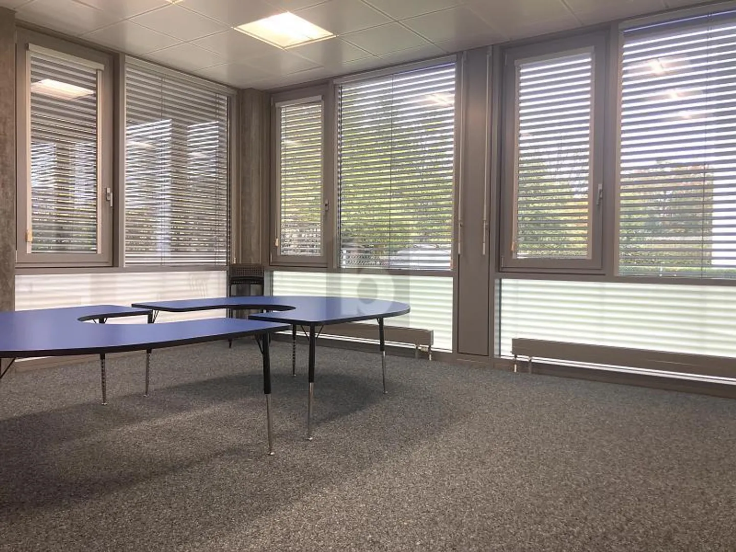 BÜRO IDEAL FÜR UNTERNEHMEN, SCHULEN ODER KABINETTE - Foto 2 von 6