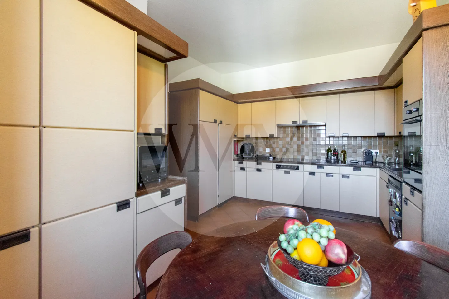 CHARME D’ÉPOQUE ET CONFORT MODERNE : ÉLÉGANT APPARTEMENT DE 4.5 PIÈCES AVEC VUE SUR LE LAC - Photo 6 sur 12