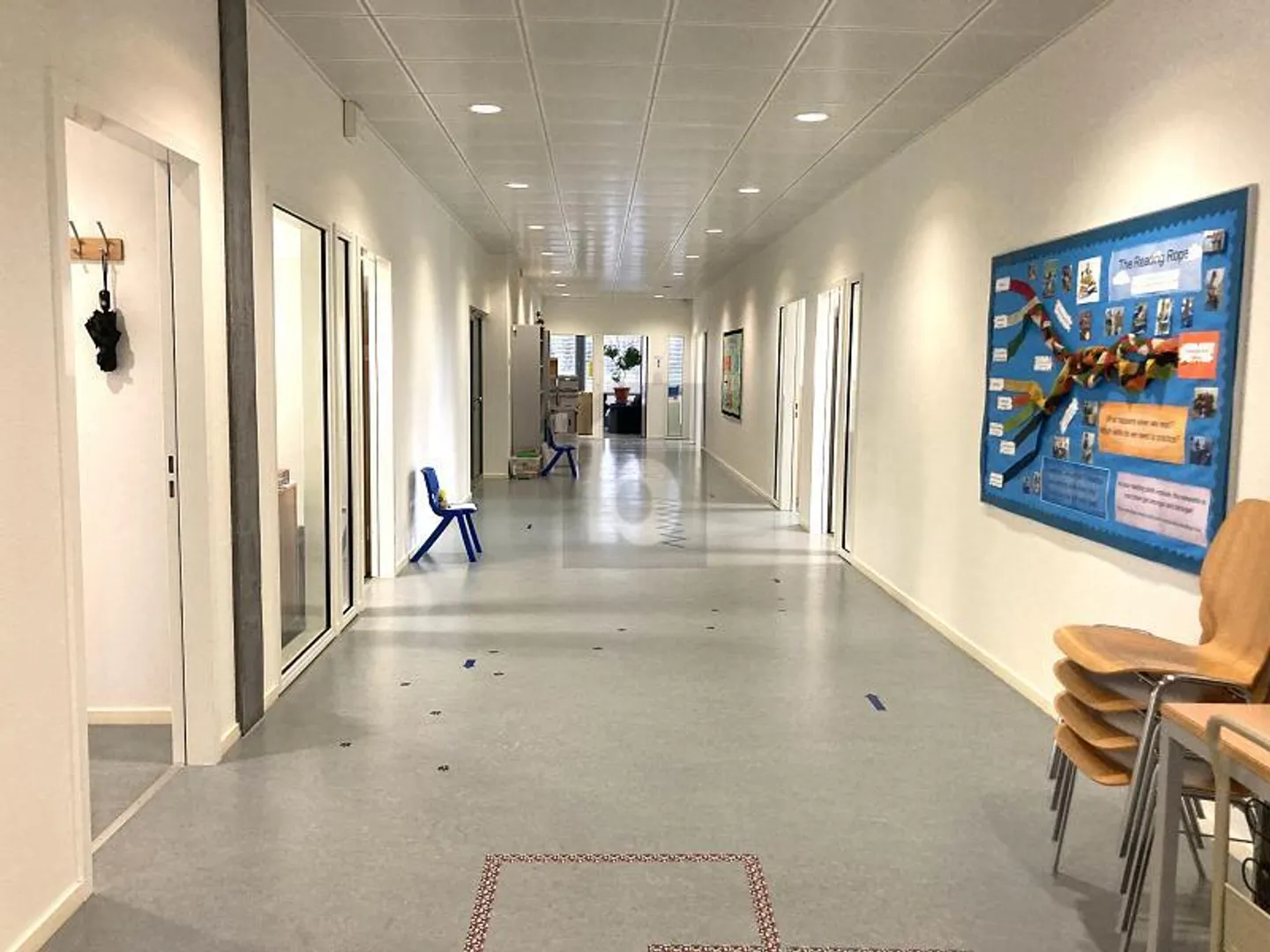 BÜRO IDEAL FÜR UNTERNEHMEN, SCHULEN ODER KABINETTE - Foto 4 von 6