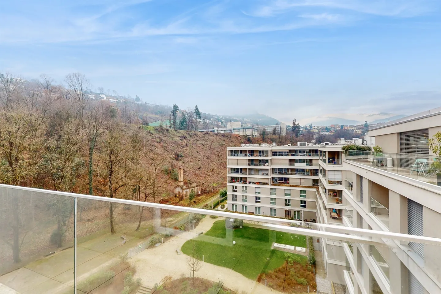 Top floor with style: living in the Parco Cornaredo residence - Photo 2 of 9