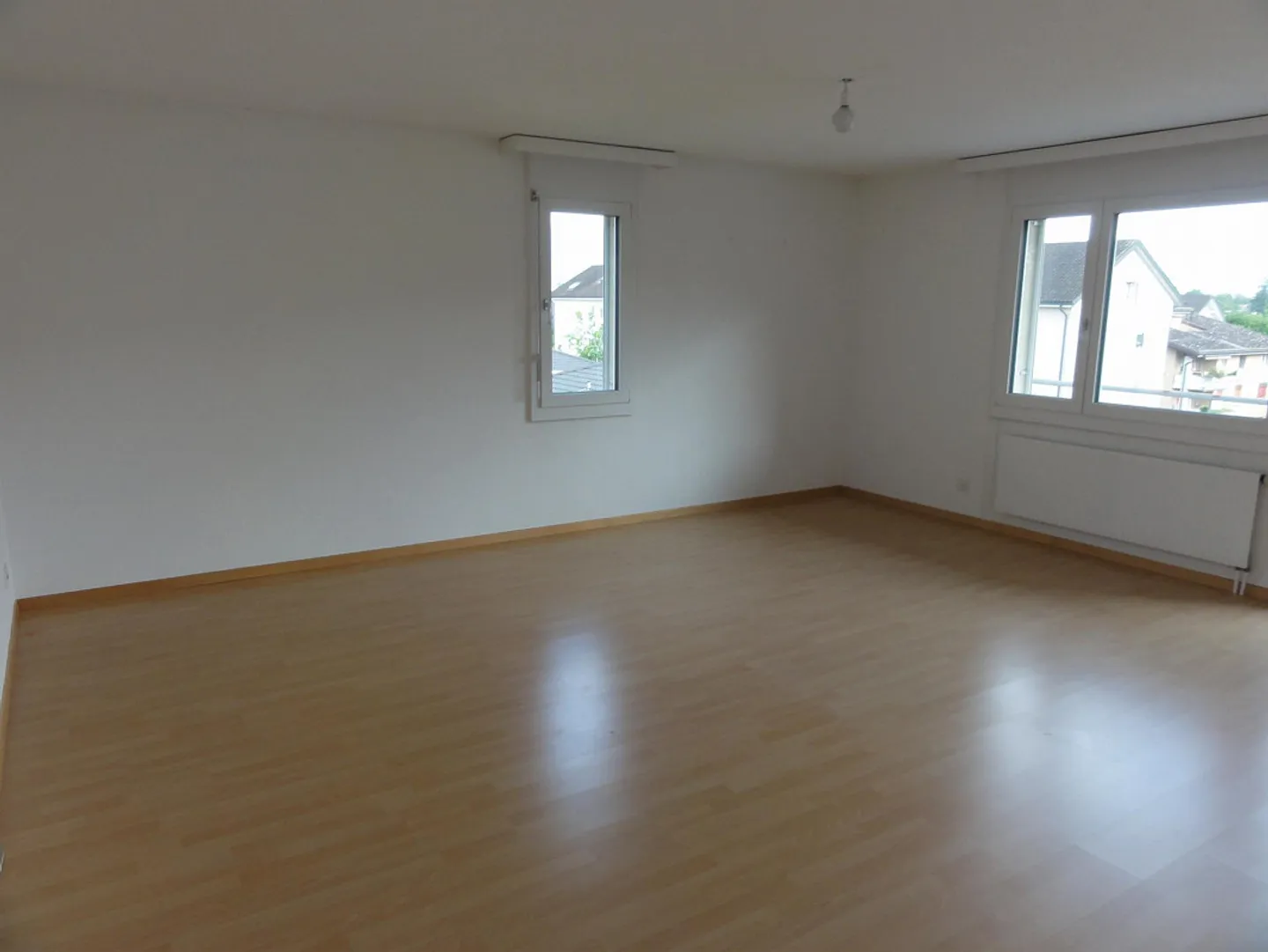 Spacious 4.5-room apartment in a quiet location on the edge of the village - Photo 1 of 15