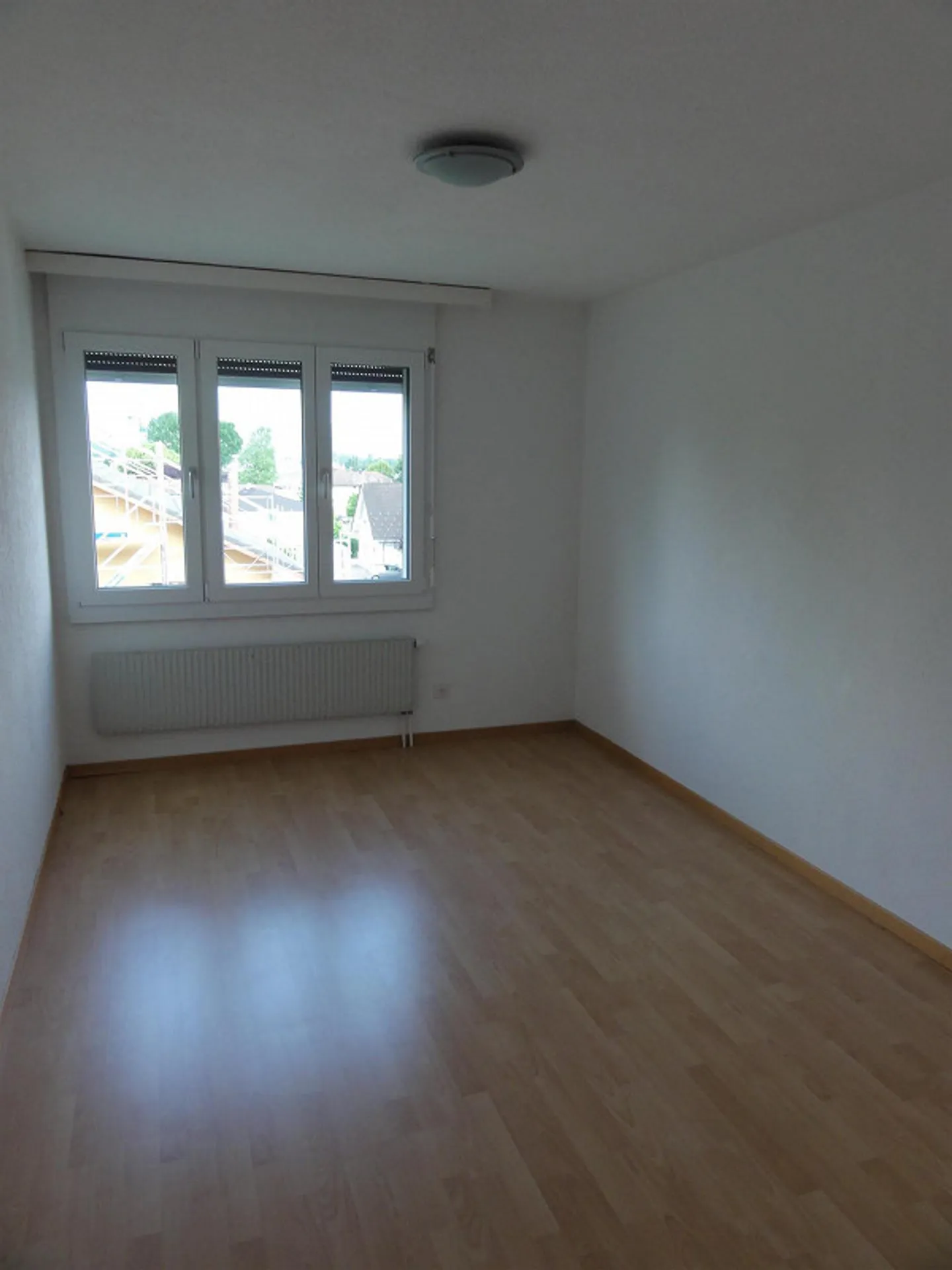 Spacious 4.5-room apartment in a quiet location on the edge of the village - Photo 5 of 15