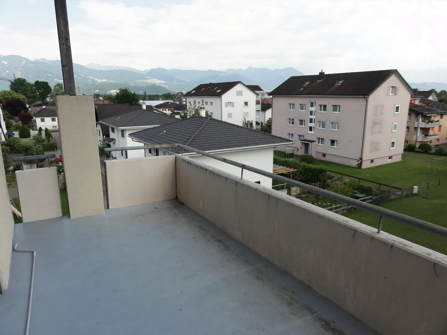 Spacious 4.5-room apartment in a quiet location on the edge of the village - Photo 12 of 15