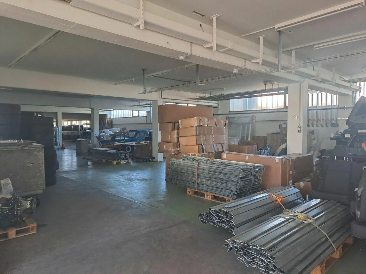 Grande surface de stockage (413 m²) à l'ouest de Saint-Gall - Photo 3 sur 8