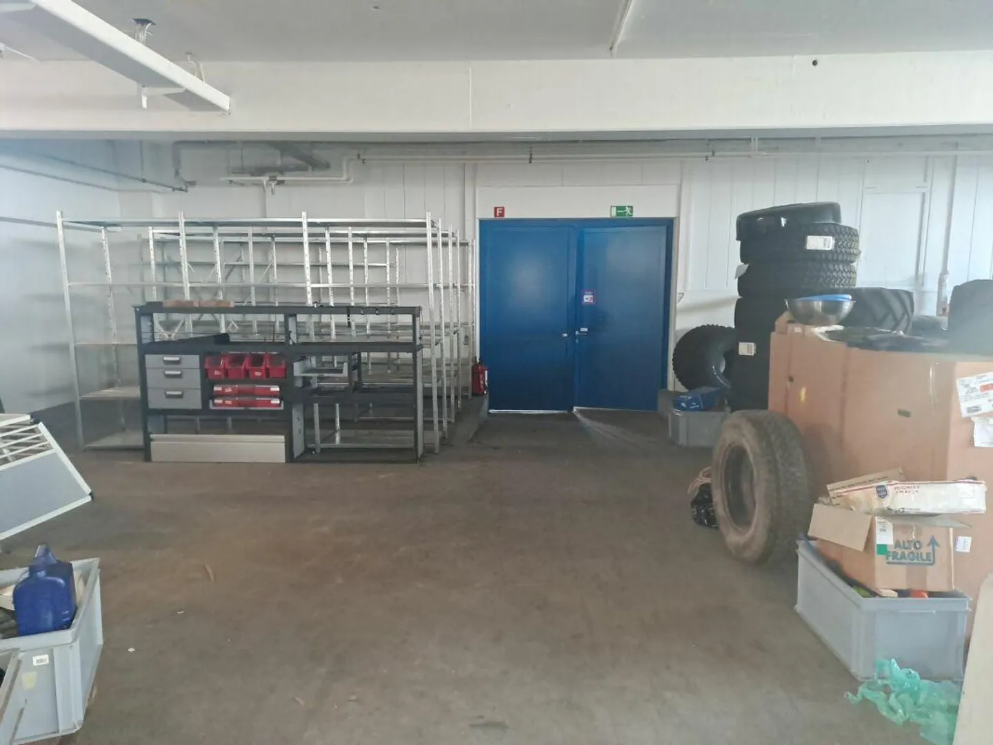 Grande surface de stockage (413 m²) à l'ouest de Saint-Gall - Photo 4 sur 8