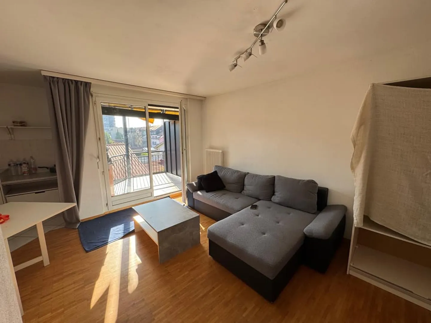 Charmantes Studio mit Balkon in Yverdon-les-Bains - Foto 3 von 7