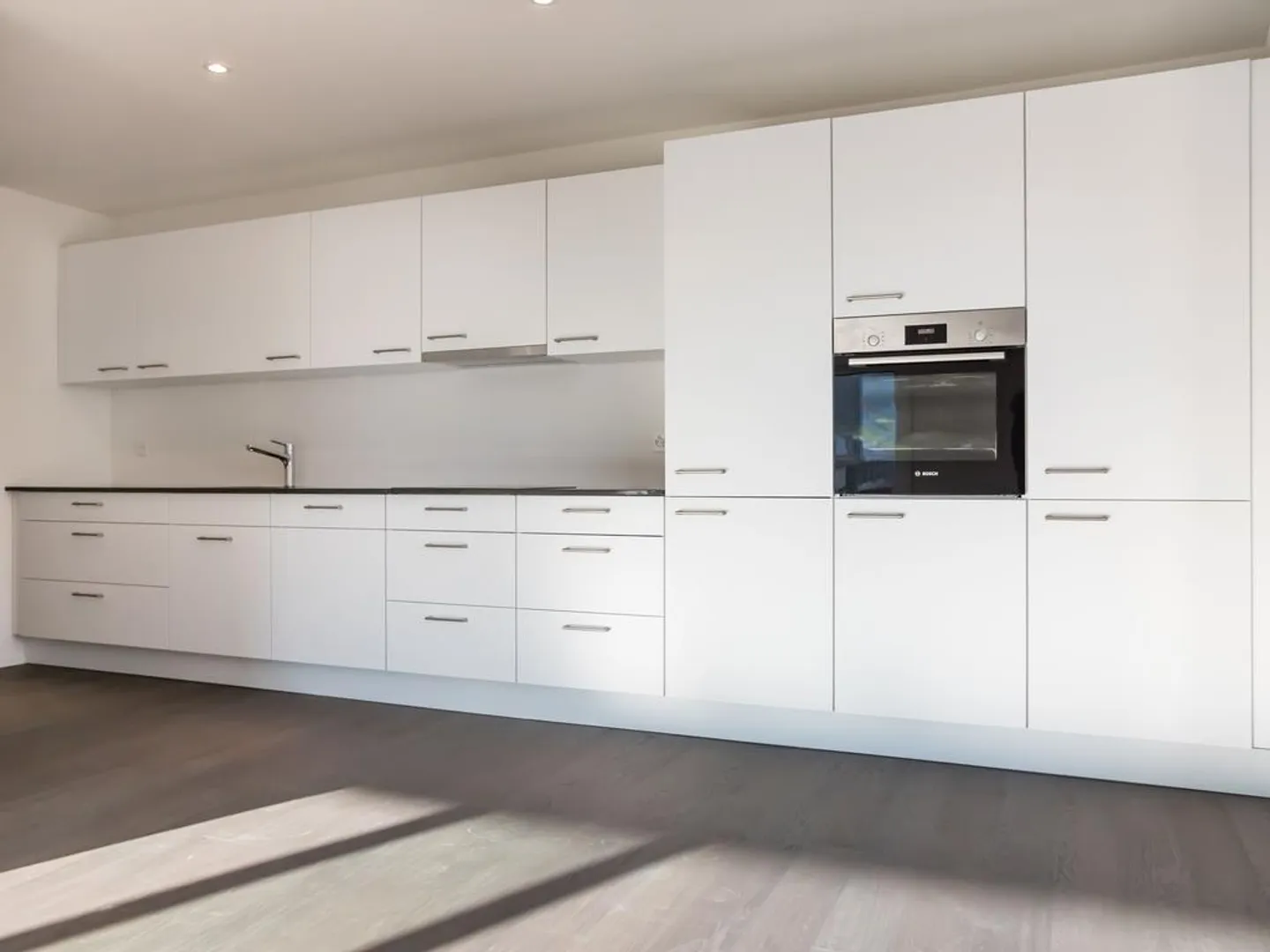 Top modern penthouse apartment in a quiet location! - Photo 4 of 10