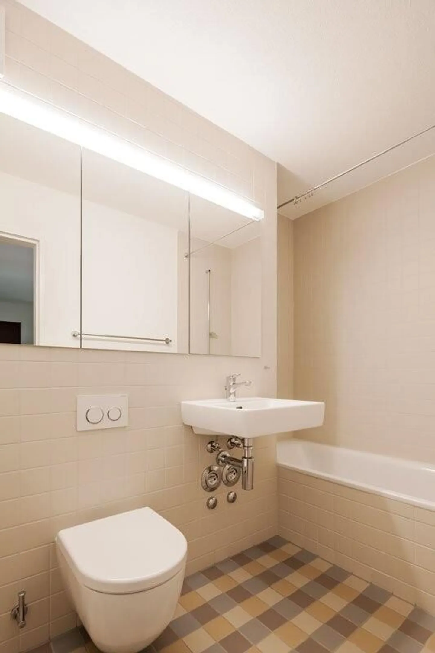 RENT WITHOUT DEPOSIT - Quiet residential area in the green - Photo 4 of 4