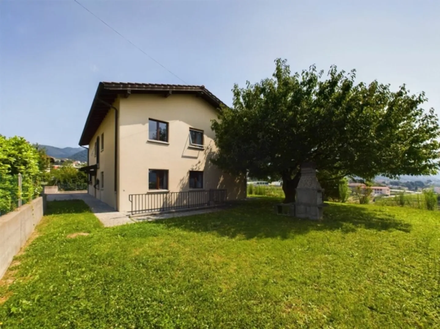 Casa singola in affitto - Foto 3 di 12