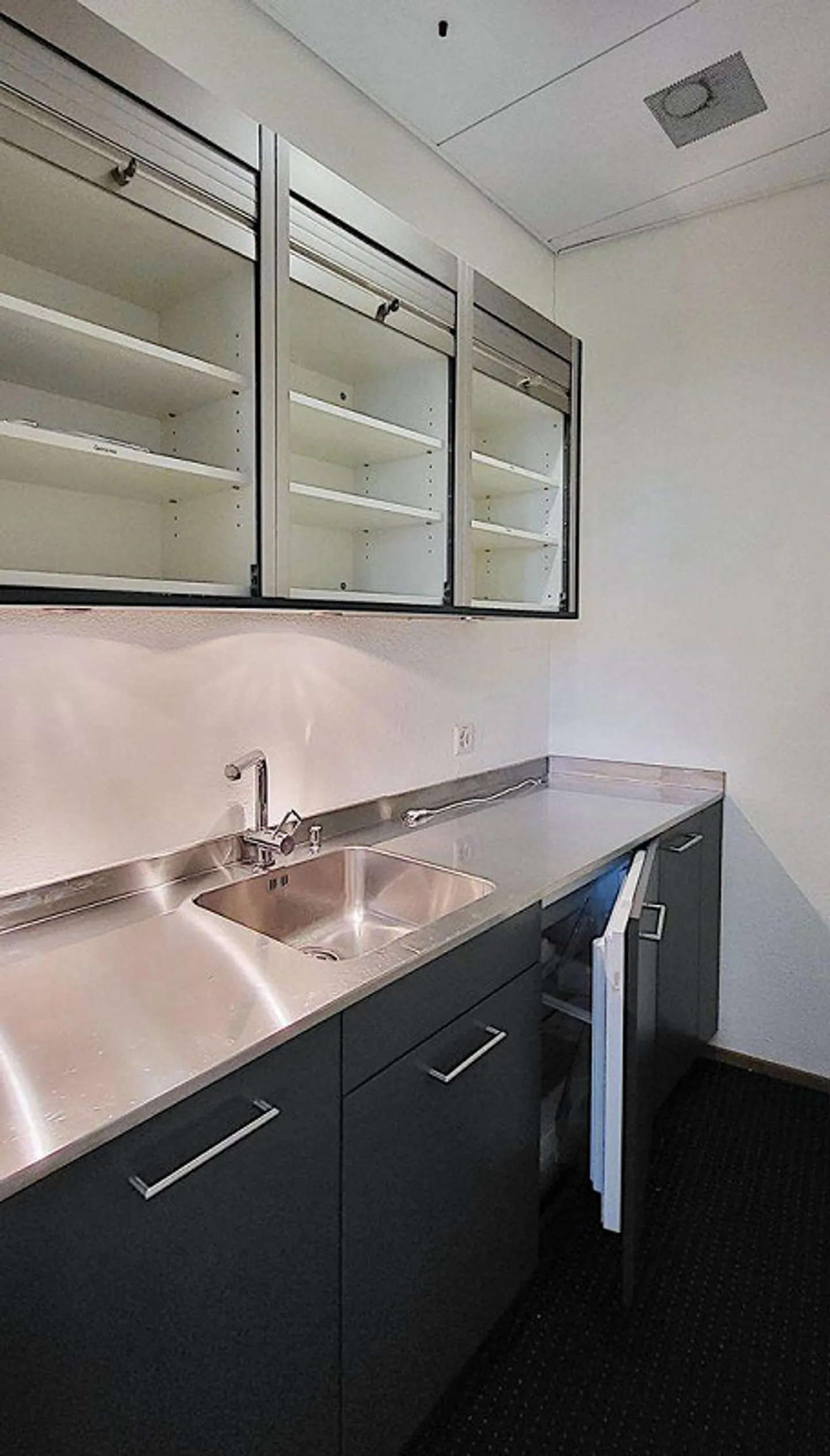 Spazio commerciale/di servizio al piano terra - 312 m2 a Wetzikon? - Foto 7 di 8