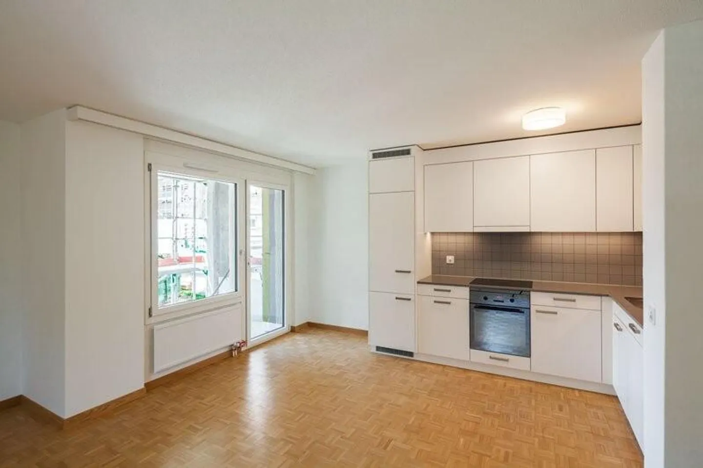 RENT WITHOUT DEPOSIT - Quiet residential area in the green - Photo 2 of 4