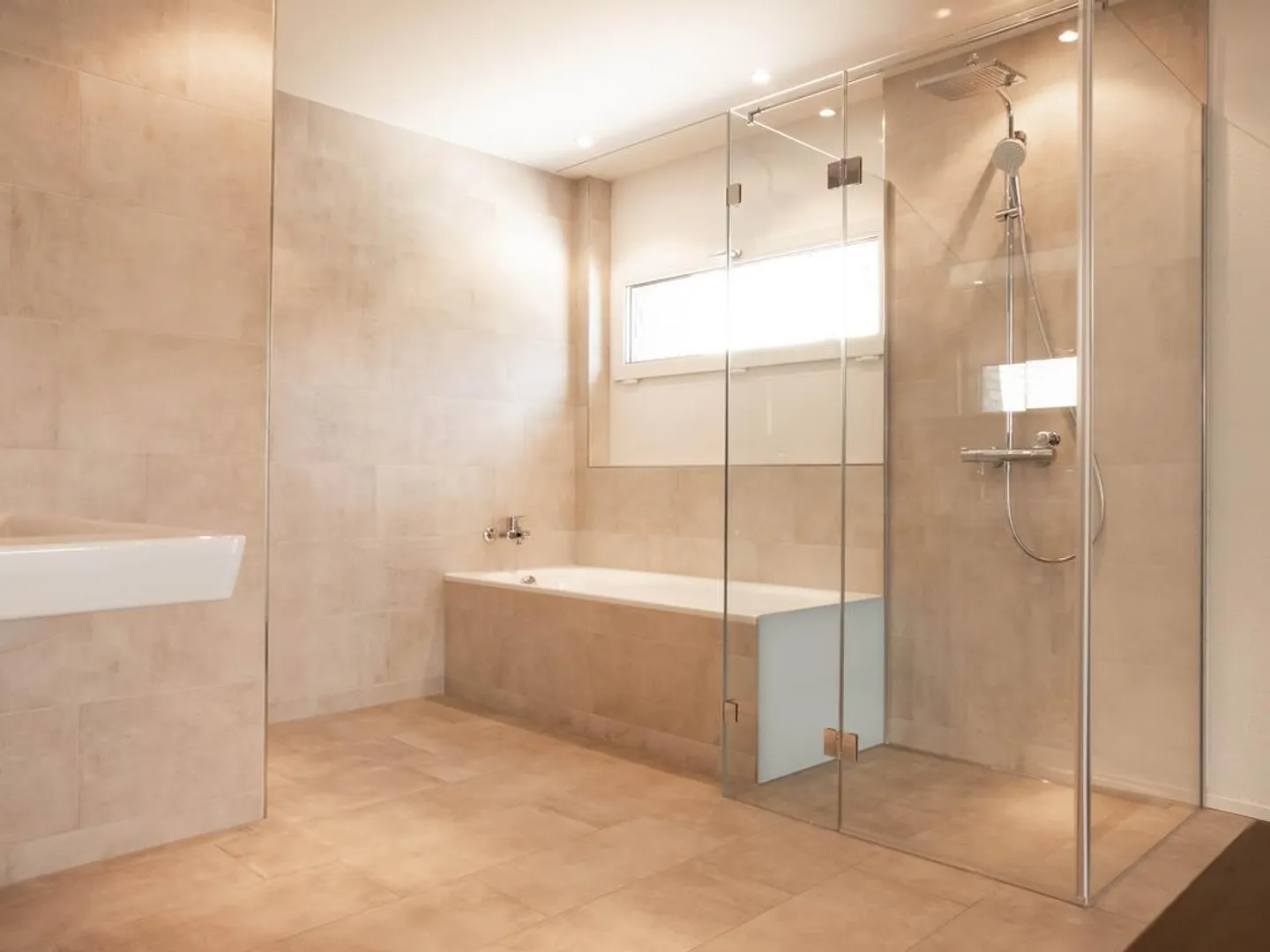 Top modern penthouse apartment in a quiet location! - Photo 8 of 10