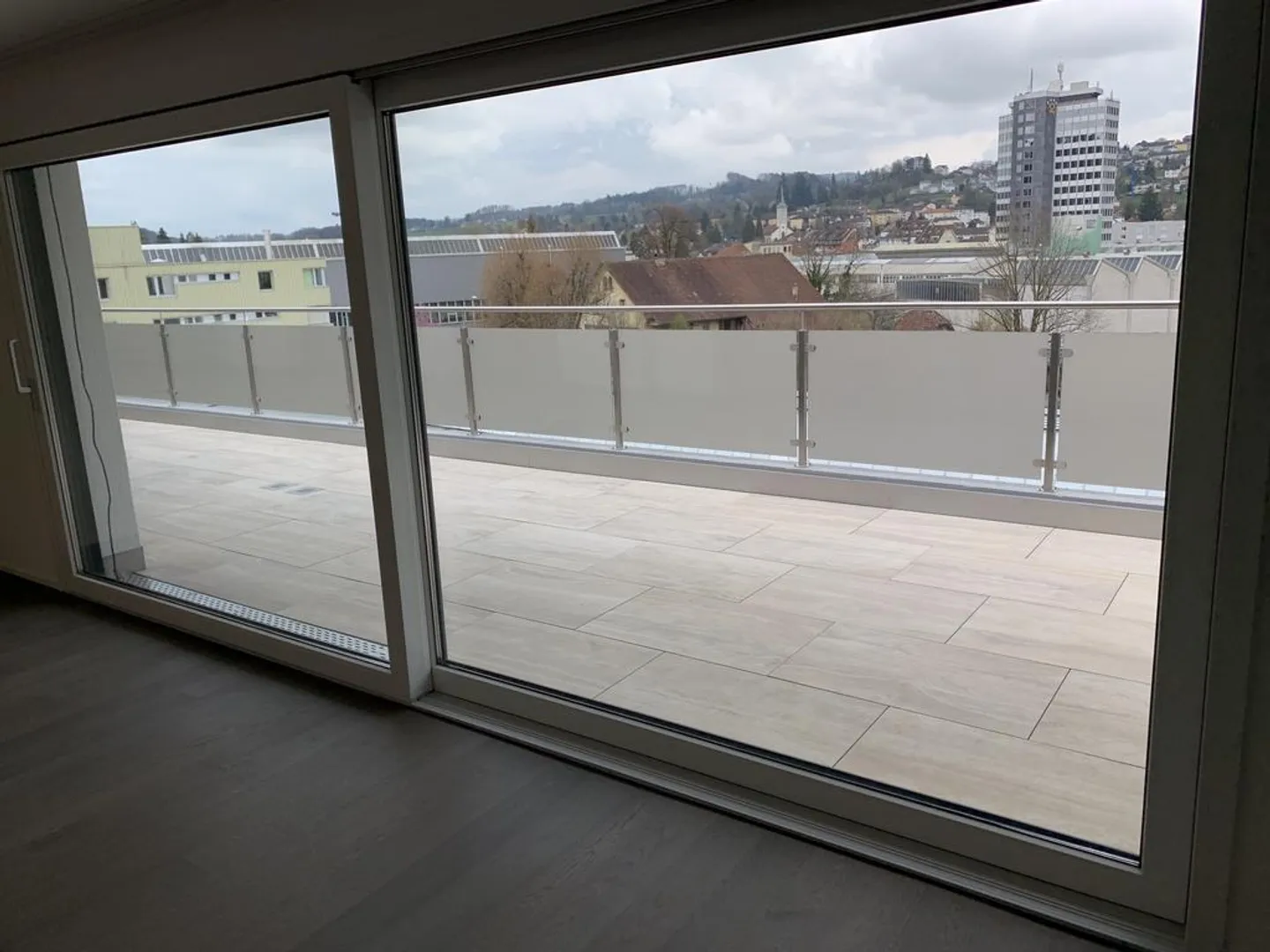 Top modern penthouse apartment in a quiet location! - Photo 9 of 10