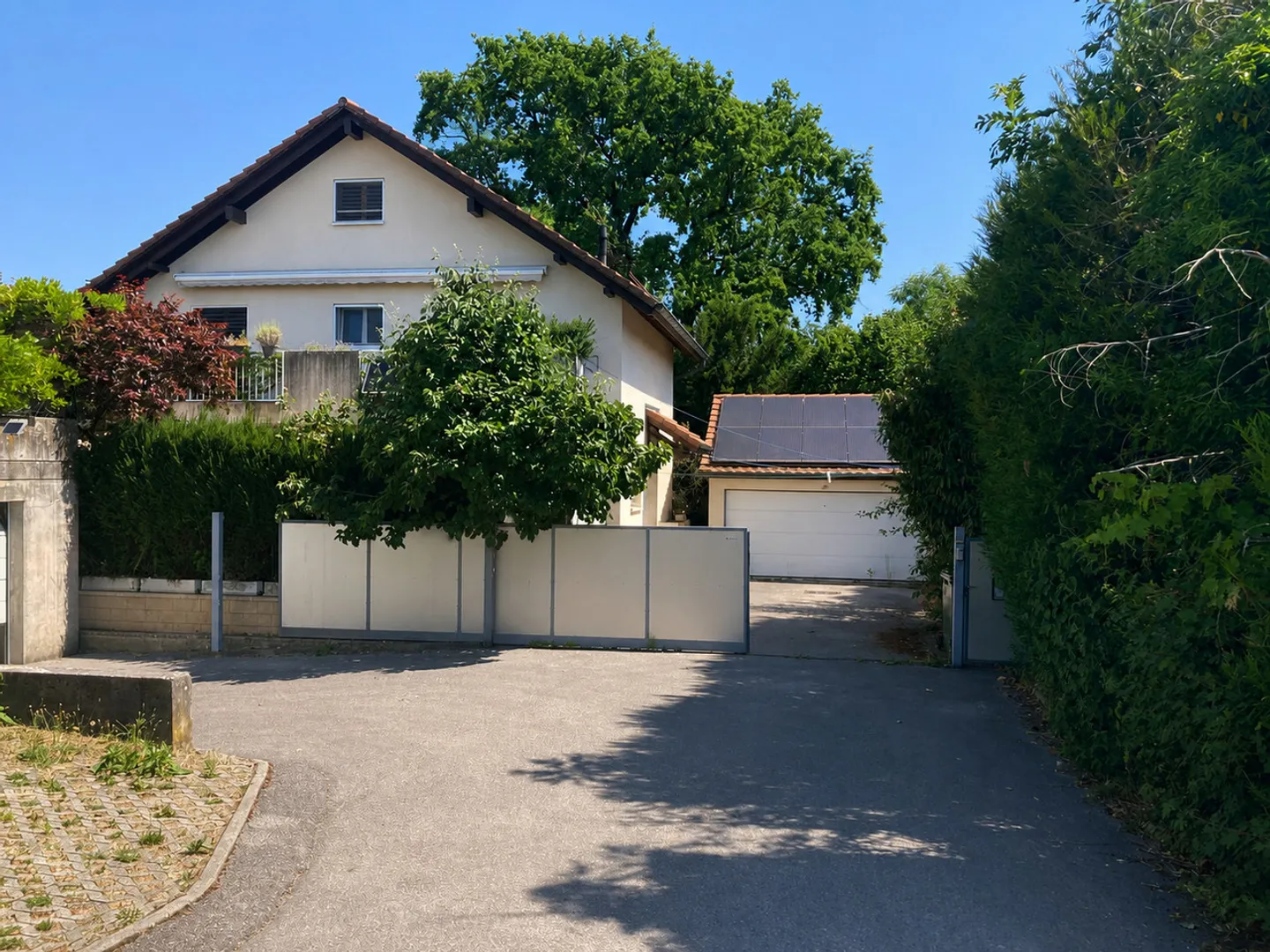 Schönes und großes Einfamilienhaus in besetztem Leibrentenvertrag ohne Miete, begrenzt auf 7 Jahre - Foto 1 von 17