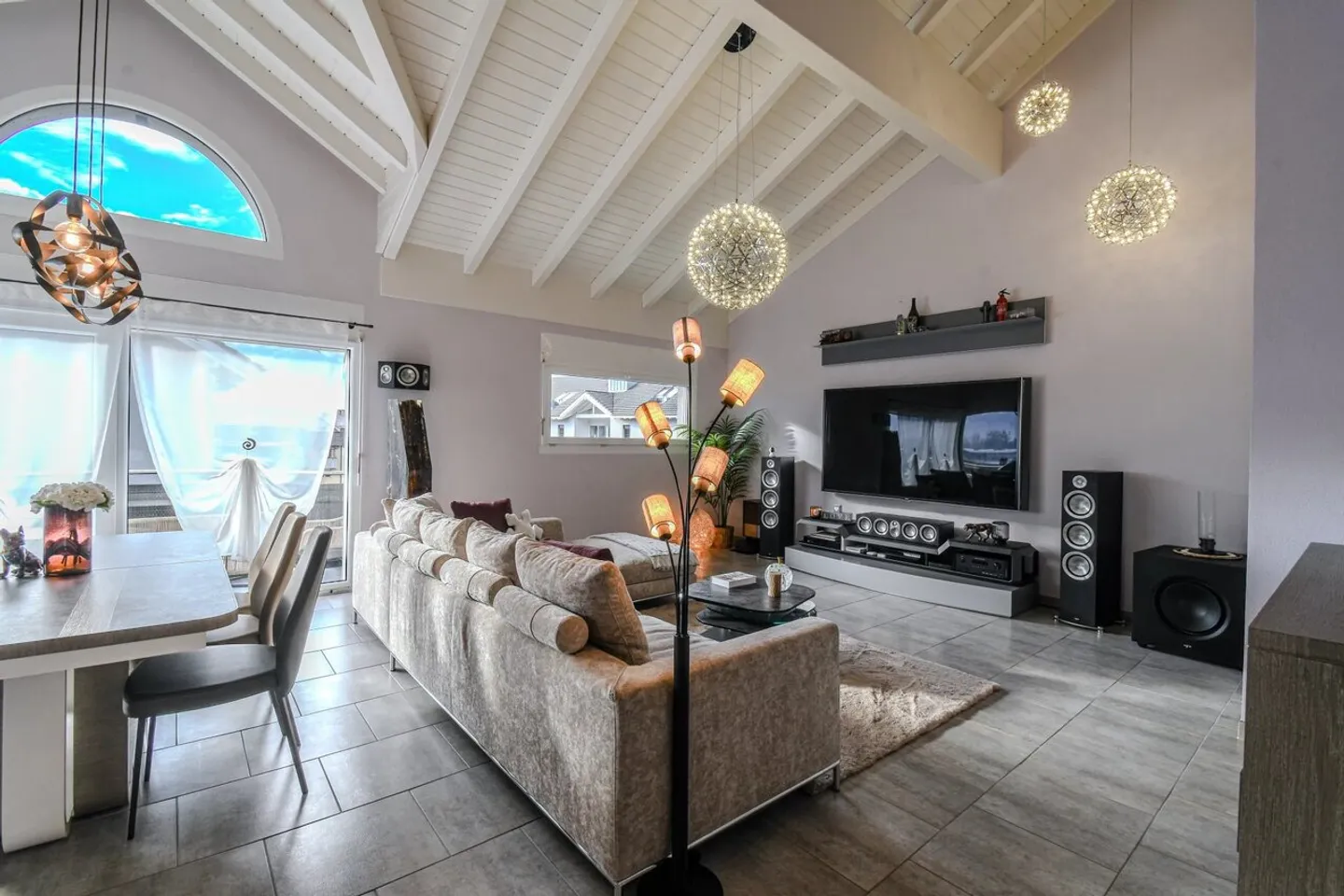 Geräumige Duplexwohnung in der Nähe aller Annehmlichkeiten - Foto 2 von 13