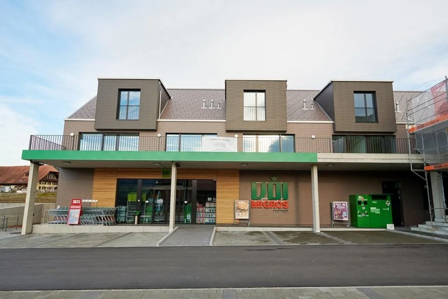 Nouveau, moderne, de haute qualité - vivez dans le centre de Wichtrach! - Photo 1 sur 11