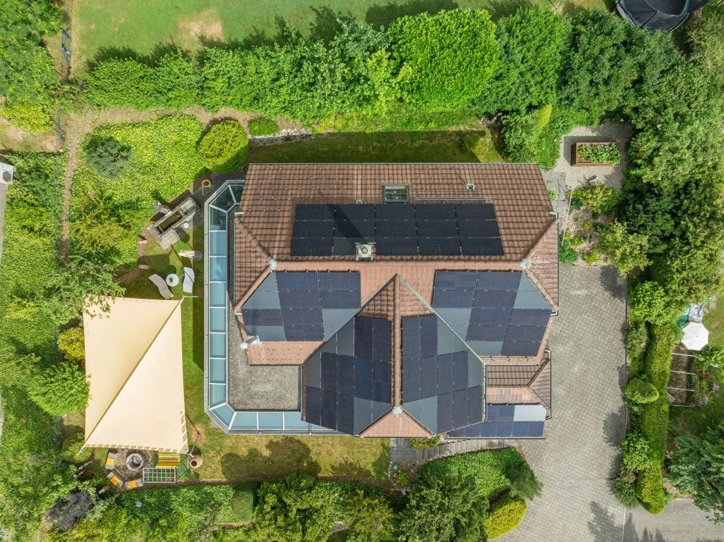 "Wohnfläche mit 300 m2 und praktisch keine Energiekosten" - Foto 2 von 13