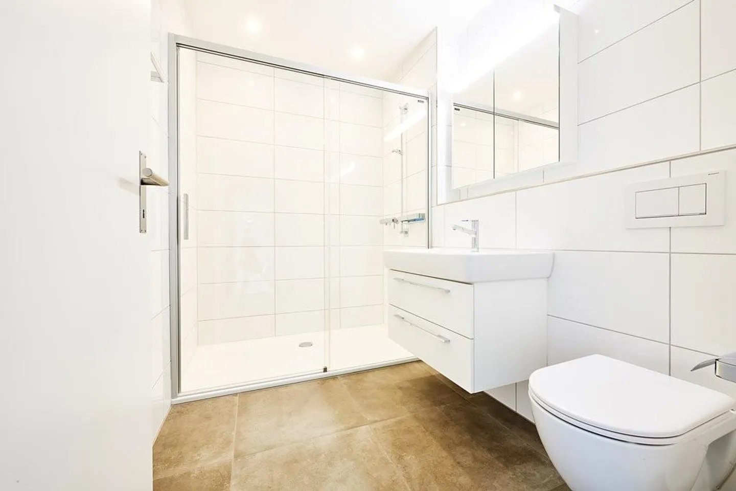 Nouveau, moderne, de haute qualité - vivez dans le centre de Wichtrach! - Photo 8 sur 11