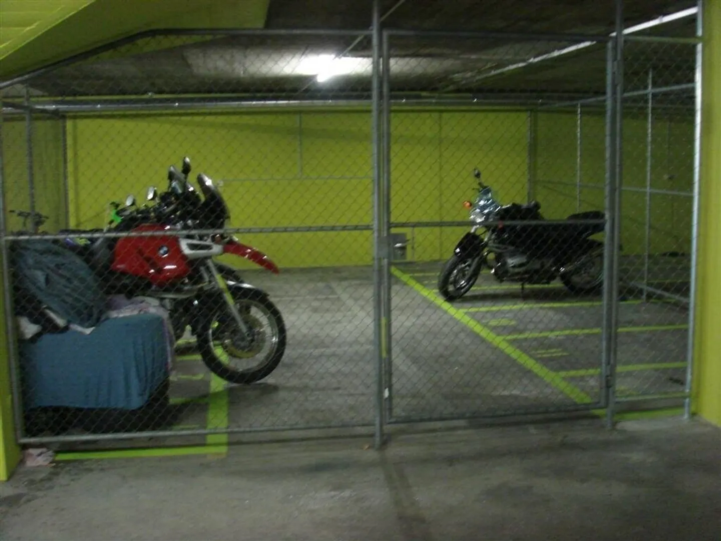 Motorradplätze in der Einstellhalle zu vermieten! - Photo 1 of 1