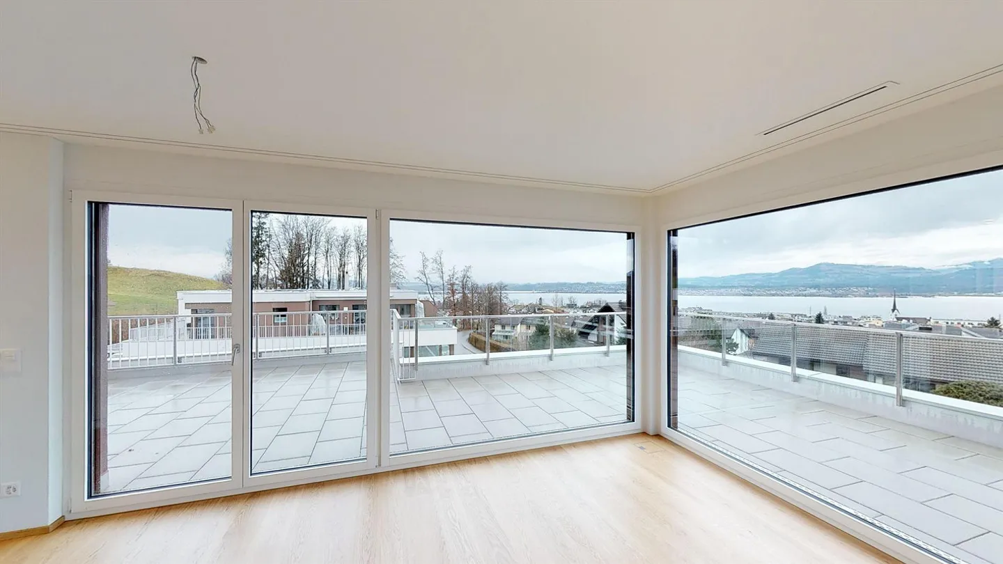 Ottimo appartamento attico di 3,5 locali con splendida vista sul lago - Foto 2 di 9