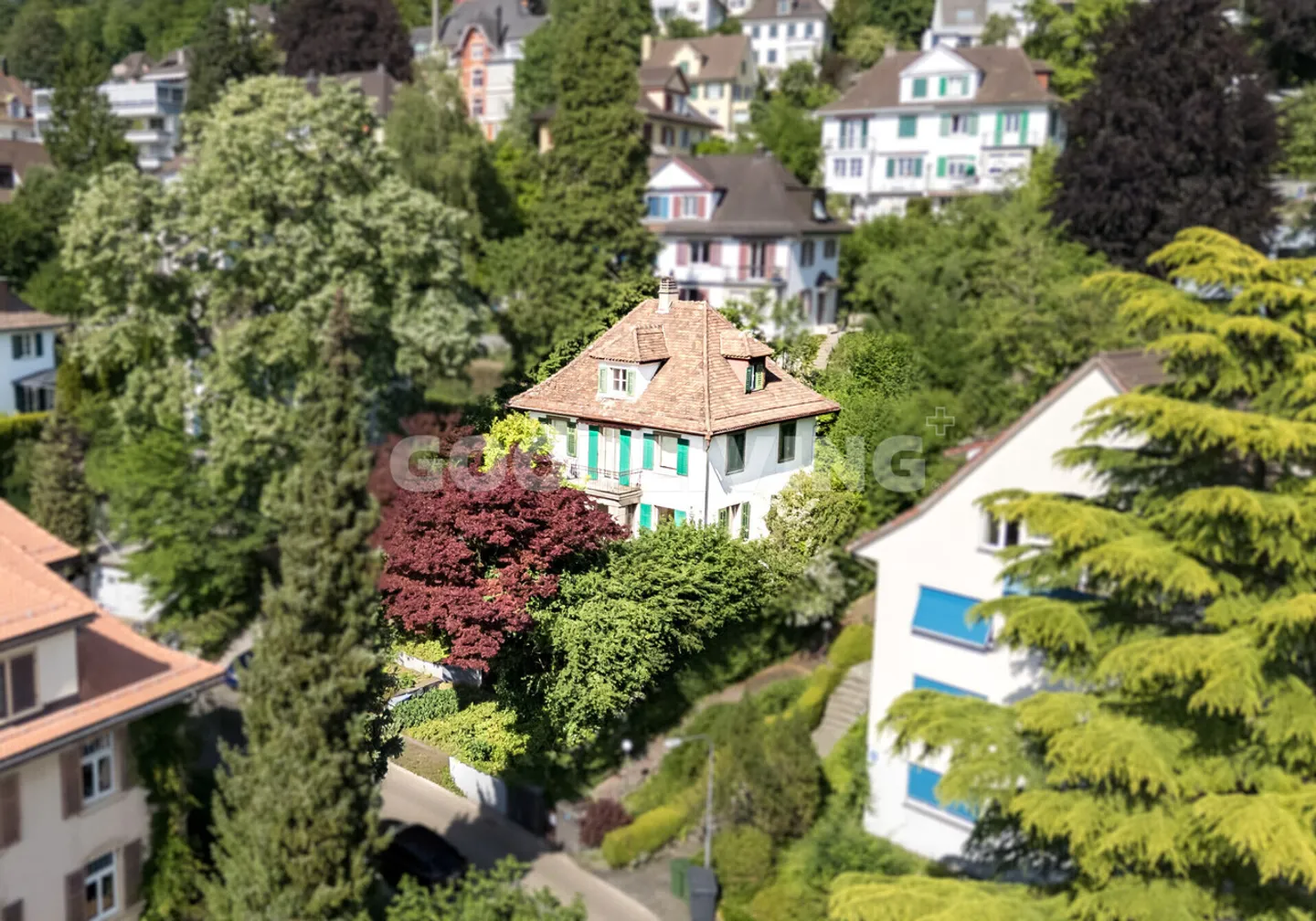 Character property on Zürichberg with development potential - Photo 1 of 7