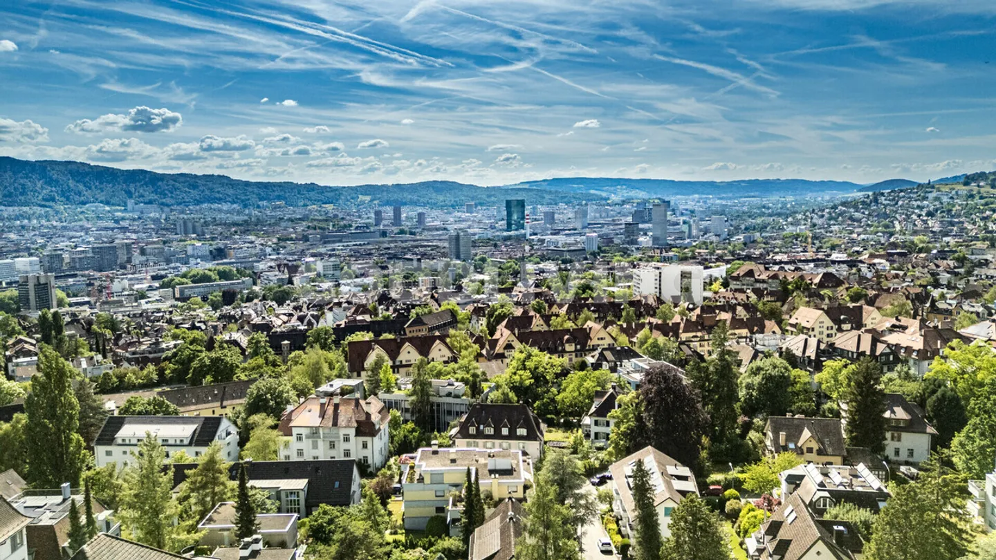 Character property on Zürichberg with development potential - Photo 2 of 7
