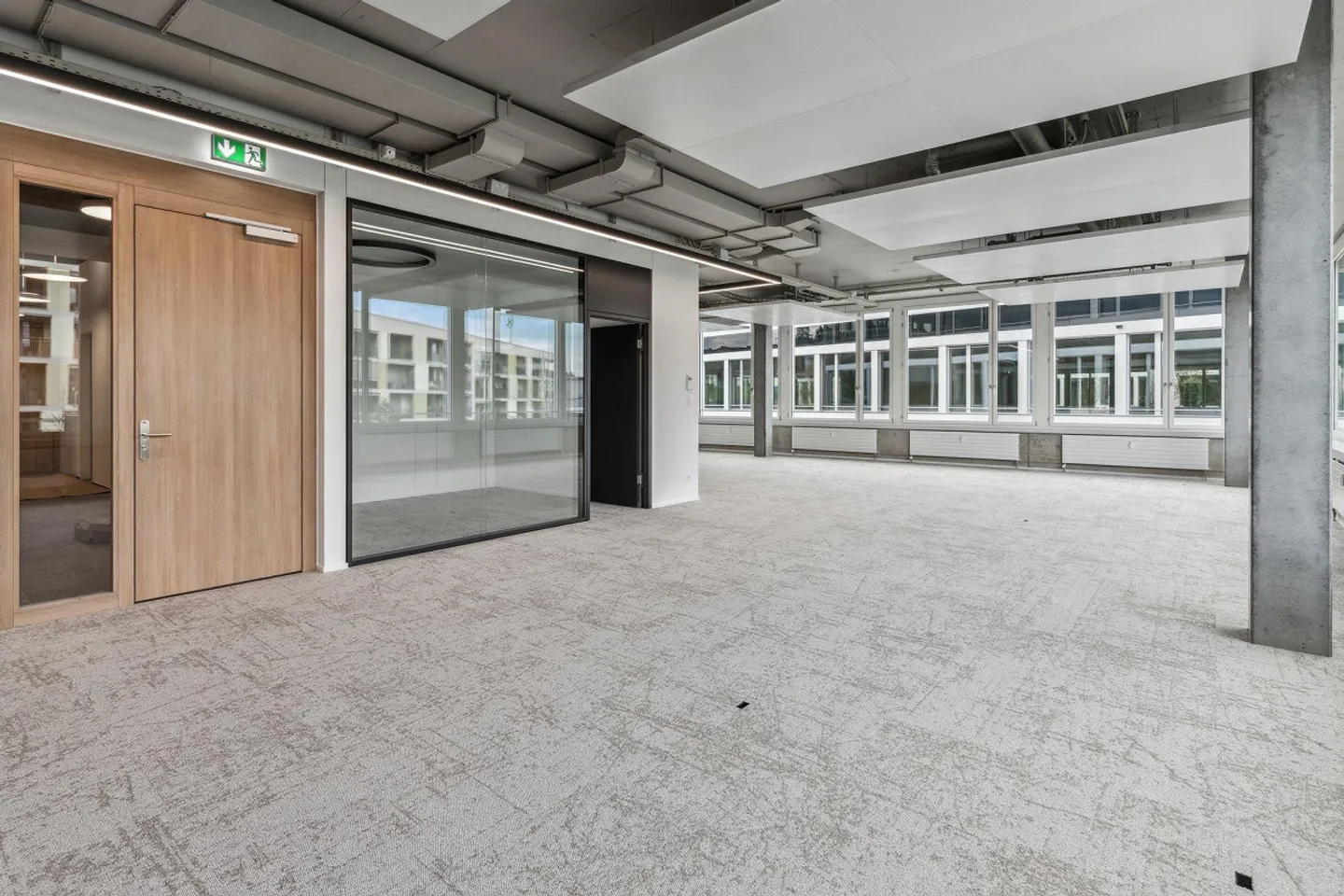First-class office space with finished interior - Rent now... - Photo 2 of 9