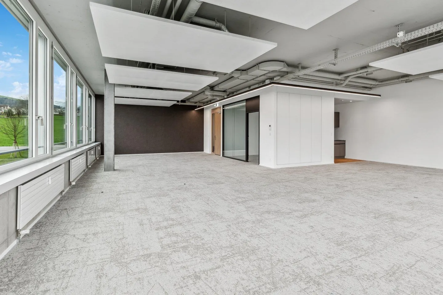First-class office space with finished interior - Rent now... - Photo 3 of 9