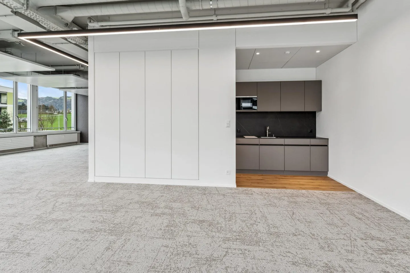 First-class office space with finished interior - Rent now... - Photo 4 of 9