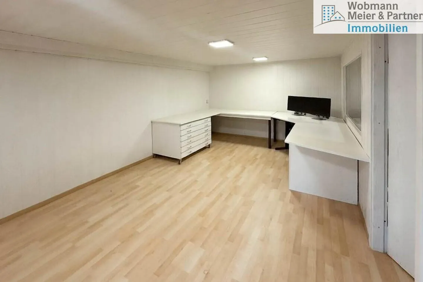 Versatile Craft / Hobby Room - Ideal for Your Projects - Photo 2 of 6