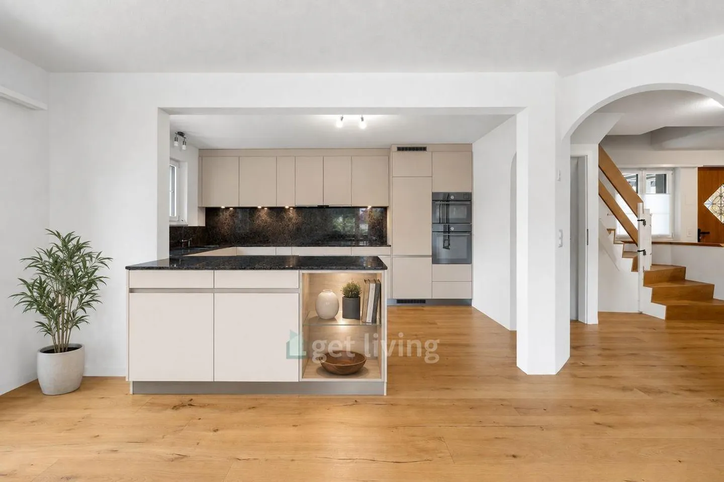 LIVING LIKE IN A SINGLE-FAMILY HOUSE - WITH A HUGE GARDEN! - Photo 1 of 13