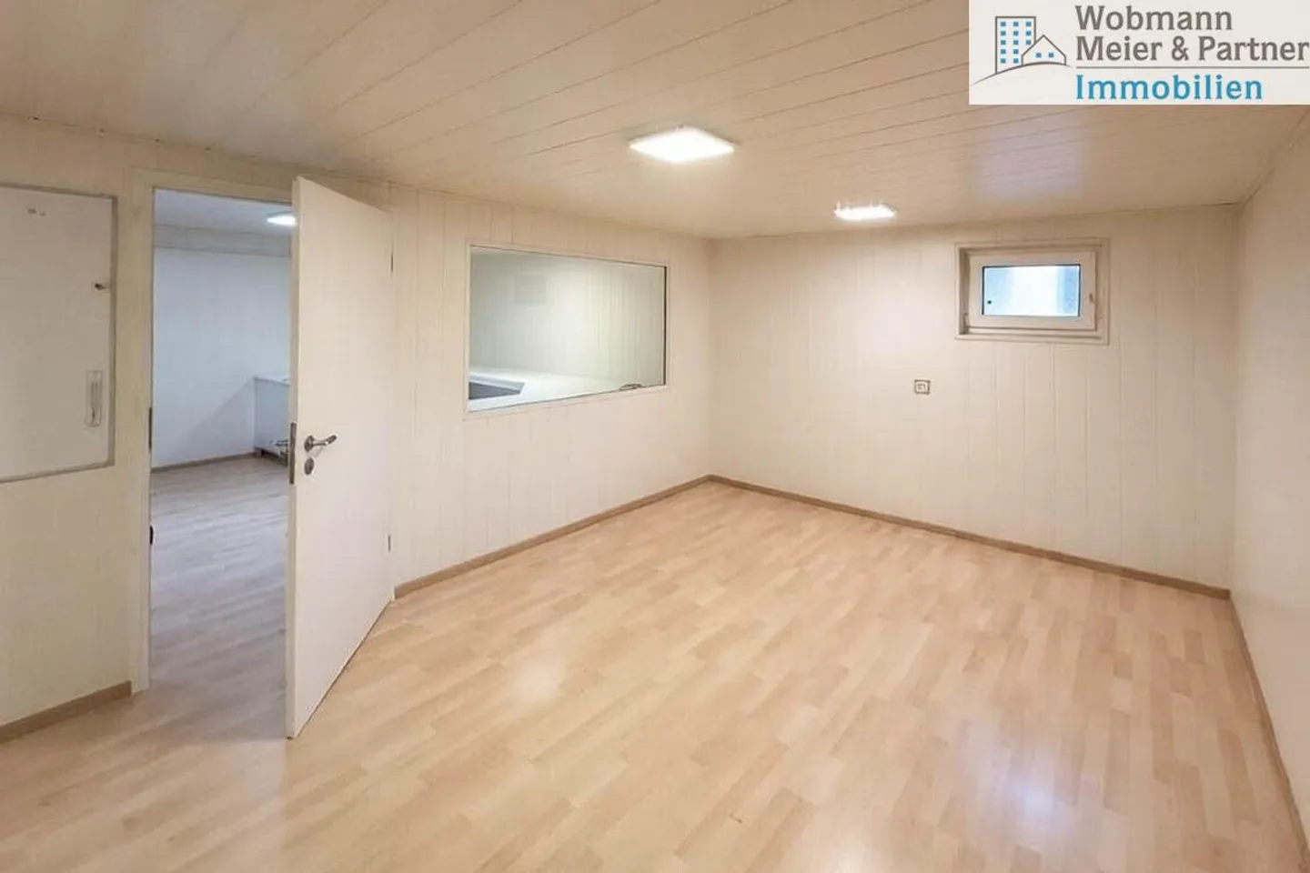 Versatile Craft / Hobby Room - Ideal for Your Projects - Photo 3 of 6