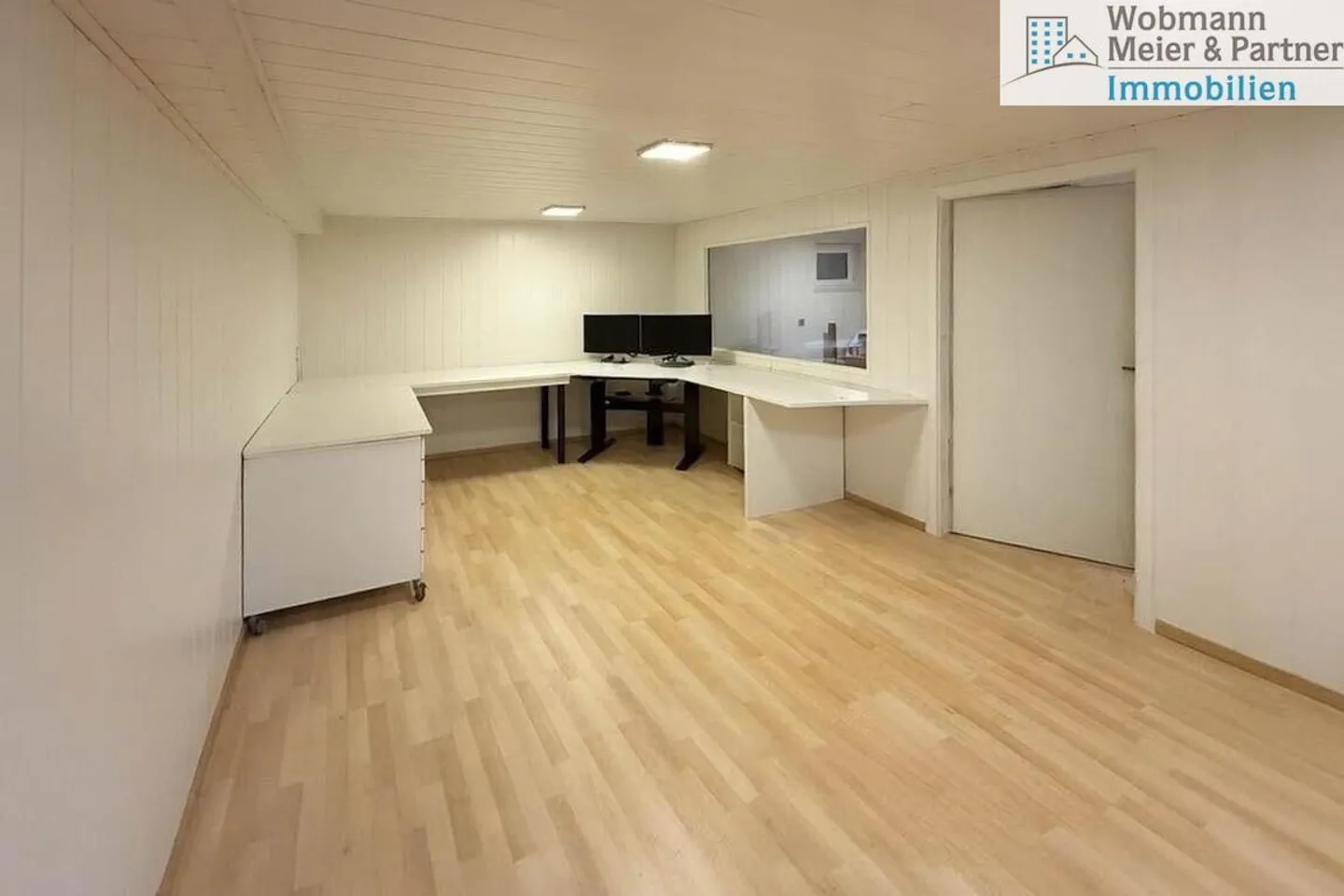 Versatile Craft / Hobby Room - Ideal for Your Projects - Photo 1 of 6