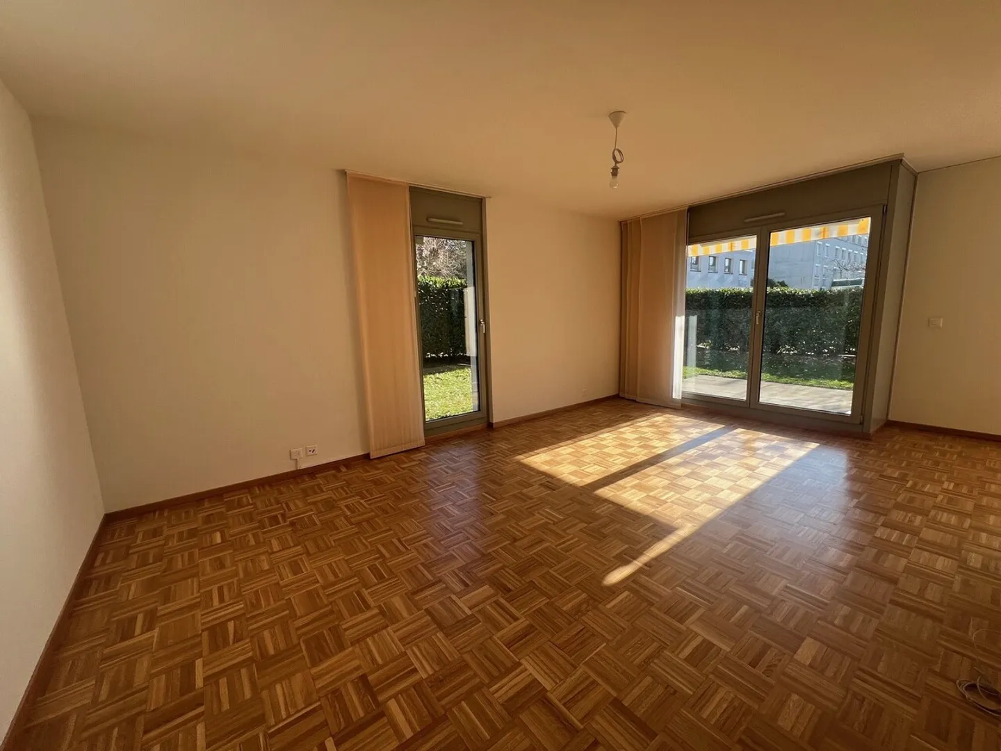 Appartamento con quattro stanze, terrazza e giardino - Foto 2 di 9