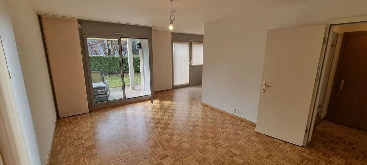 Appartamento con quattro stanze, terrazza e giardino - Foto 3 di 9