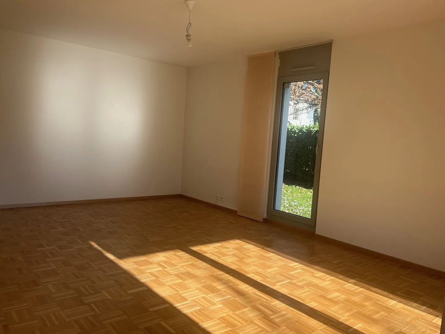 Appartamento con quattro stanze, terrazza e giardino - Foto 4 di 9