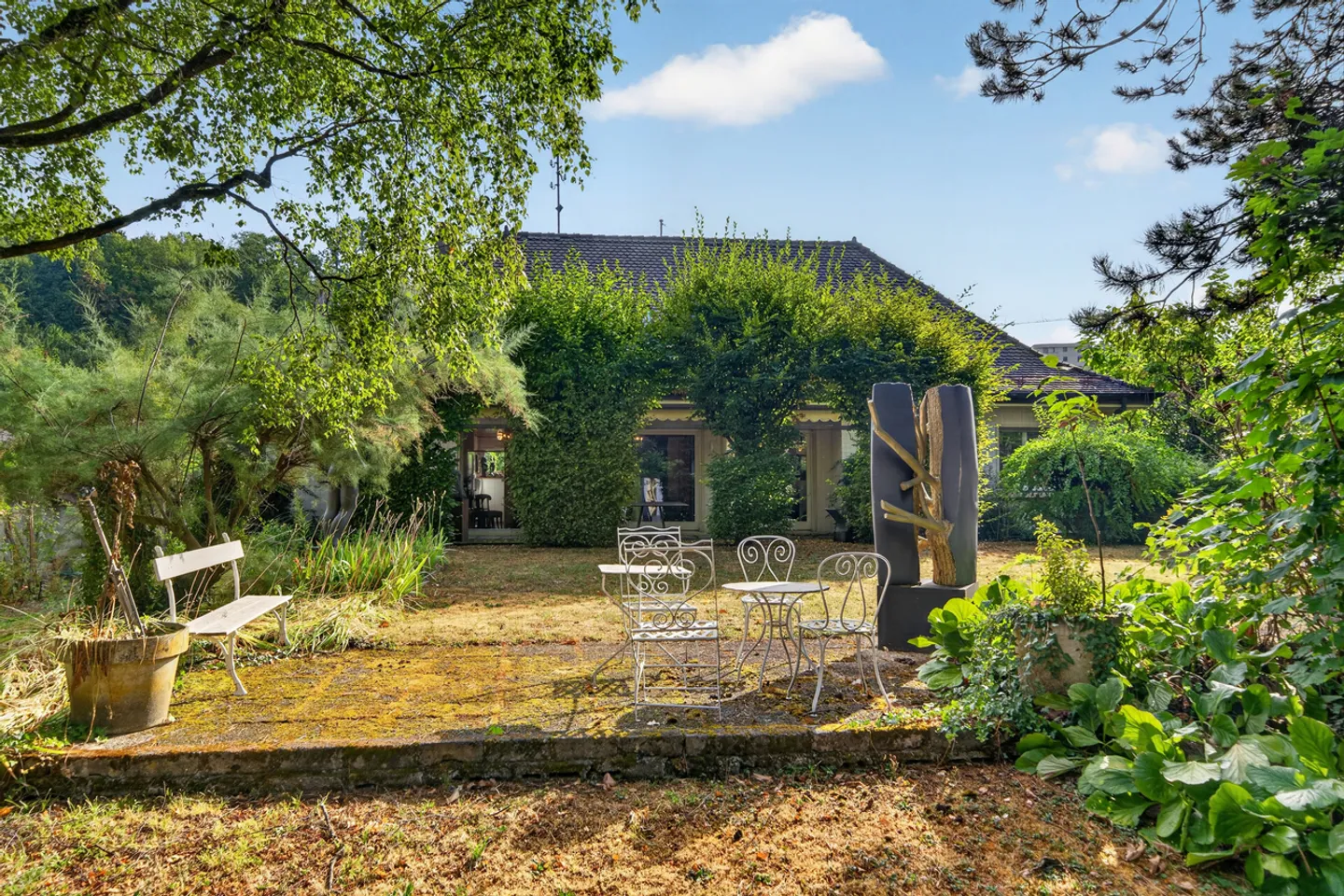 Charmante villa individuelle à rénover 
avec jardin  - Photo 1 of 10