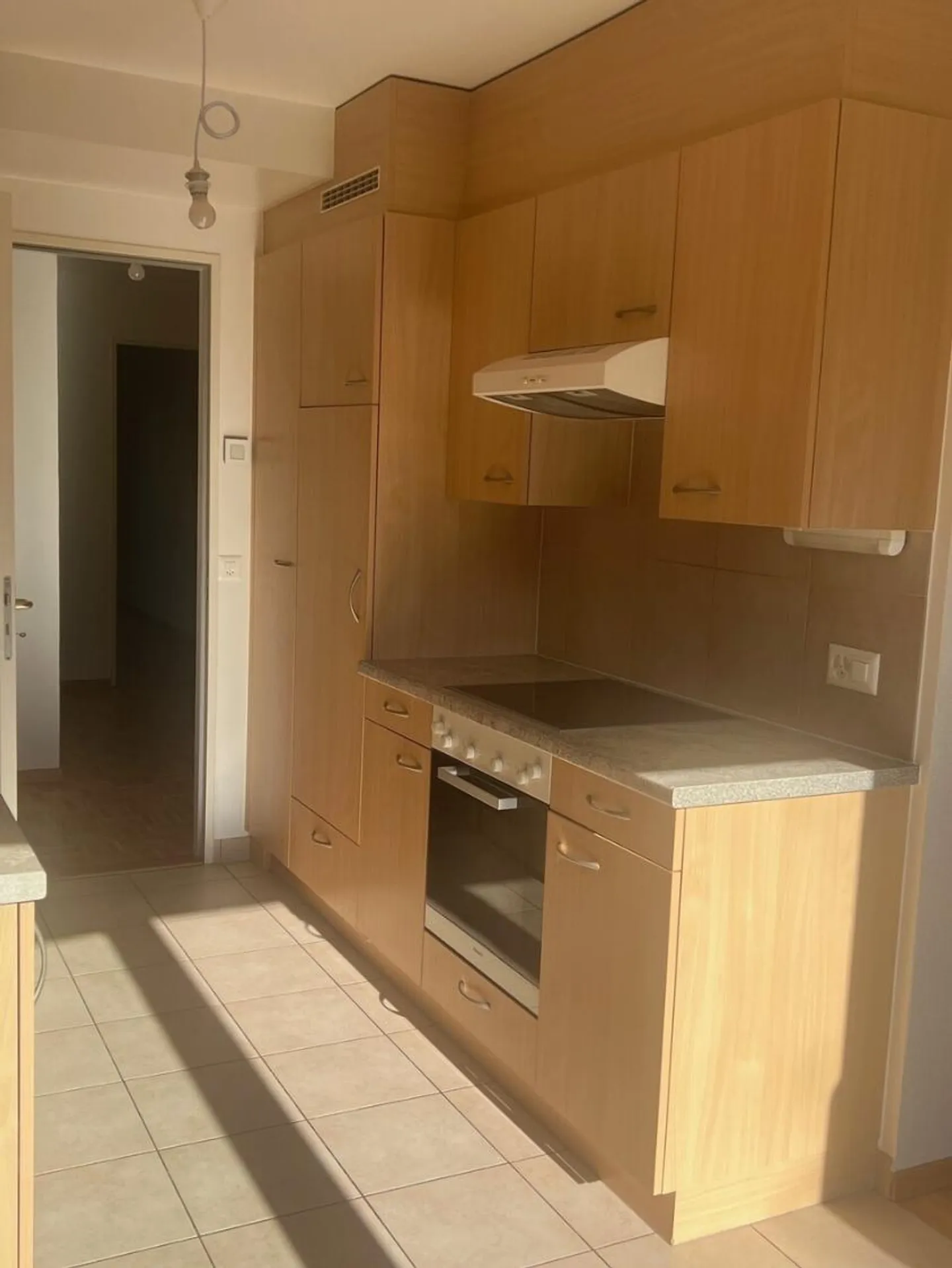 Appartamento con quattro stanze, terrazza e giardino - Foto 5 di 9