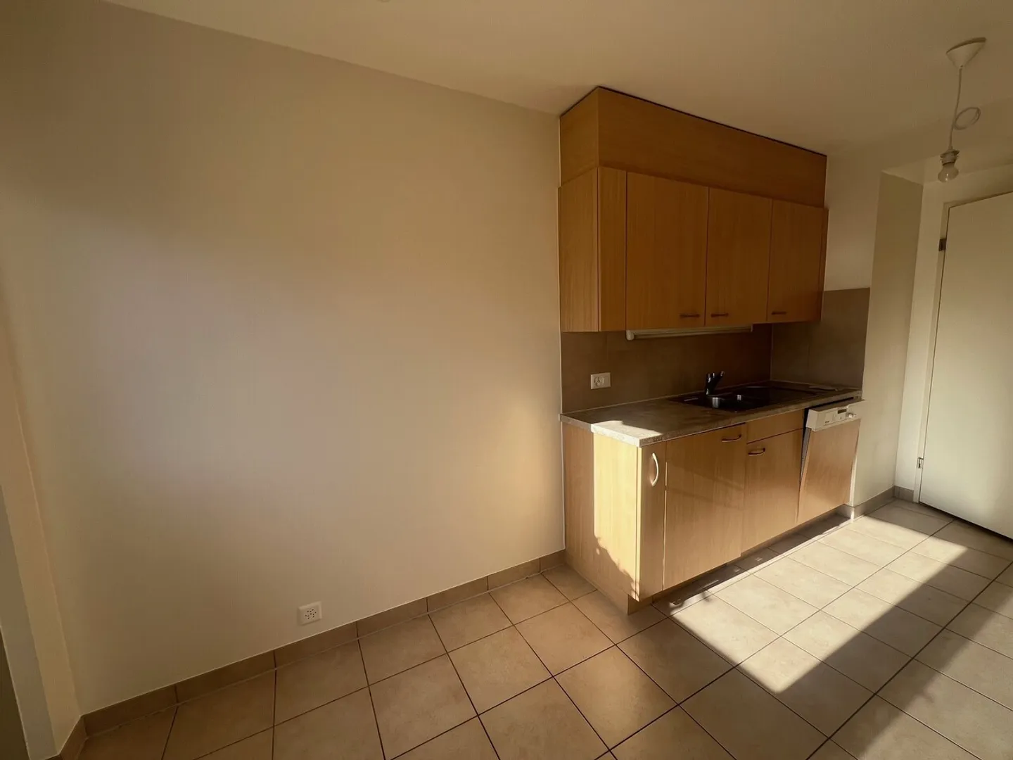 Appartamento con quattro stanze, terrazza e giardino - Foto 6 di 9