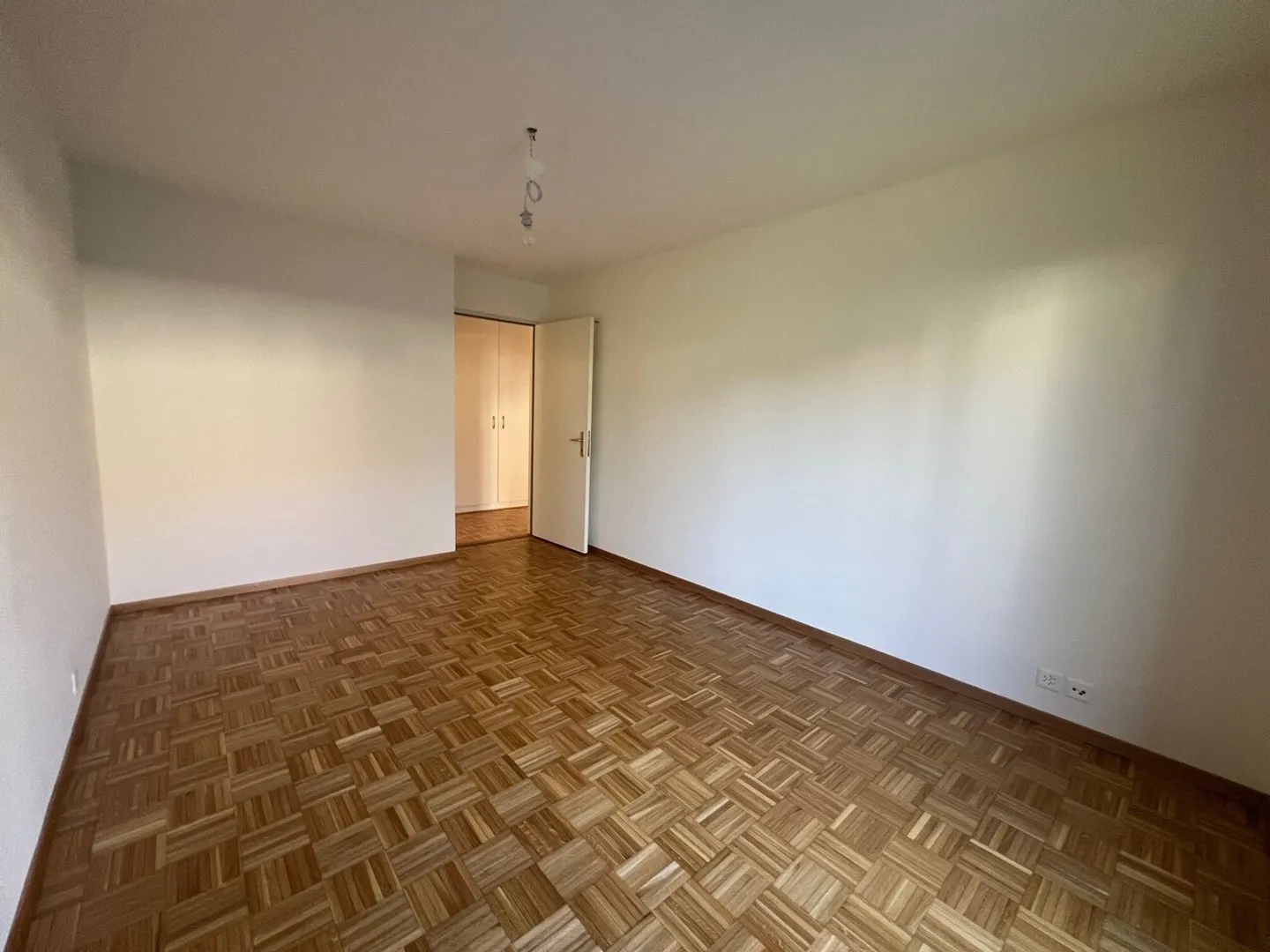 Appartamento con quattro stanze, terrazza e giardino - Foto 8 di 9